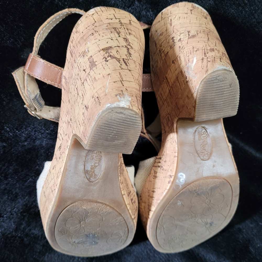 ✨️3/$25✨️ Women's Tan and Brown Wedge-like Platform Sandals - Picture 15 of 16